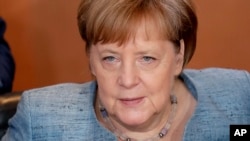 앙겔라 메르켈 독일 총리가 6일 독일 베를린에서 총리 관저에서 열린 내각 회의에 참석하고 있다 