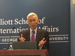 资料照：裴敏欣在美国乔治·华盛顿大学就他的新书发表演讲(2016年10月)