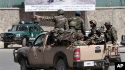 Pasukan keamanan Afghanistan memperketat penjagaan di sekitar istana Presiden di Kabul, menyusul serangan Taliban Selasa pagi (25/6). 