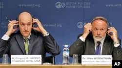 Gregory B. Jaczko, Chairman of the US Nuclear Regulatory Commission, left and Dr Mike Weightman Chief Inspector and Chairman of Britain Nuclear Safety Directorate, during a press conference on the disaster of Japan's Fukushima plant, at the OECD in Paris,
