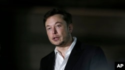 FILE-Tesla CEO and founder of the Boring Company Elon Musk speaks at a news conference in Chicago, June 14, 2018.