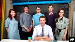 Алексей Навальный и его сотрудники. Первая слева – Кира Ярмыш (архивное фото) 