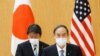 PM Jepang Yoshihide Suga dan Menlu Toshimitsu Motegi saat menghadiri pertemuan dengan Menlu AS Antony Blinken (tidak ada dalam foto) di kantor Perdana Menteri di Tokyo, Jepang, 16 Maret 2021. (Eugene Hoshiko / Pool via REUTERS)