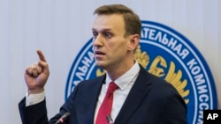 러시아 야권 지도자인 알렉세이 나발니 씨가 25일 중앙선관위에서 대선 거부를 촉구했다. 앞서 선관위는 나발니 씨의 대선 출마 불승인 결정을 내렸다.