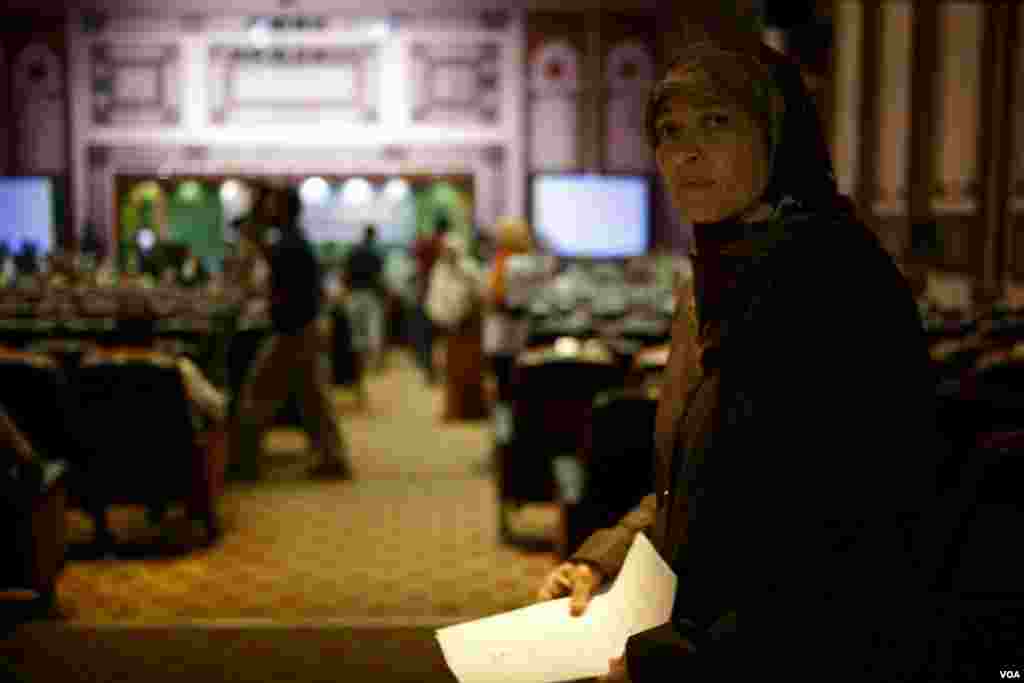 Hundreds of women attended the women&#39;s rights conference in Cairo. (Y. Weeks/VOA)