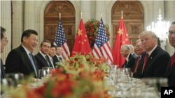 روسای جمهور ایالات متحده آمریکا و چین در نشست سران کشورهای گروه ۲۰ و در یک مراسم شام با هم دیدار کردند.