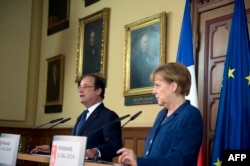 法国总统奥朗德和德国总理默克尔2014年5月10日在波罗的海城市斯特拉尔松德市政厅会见记者