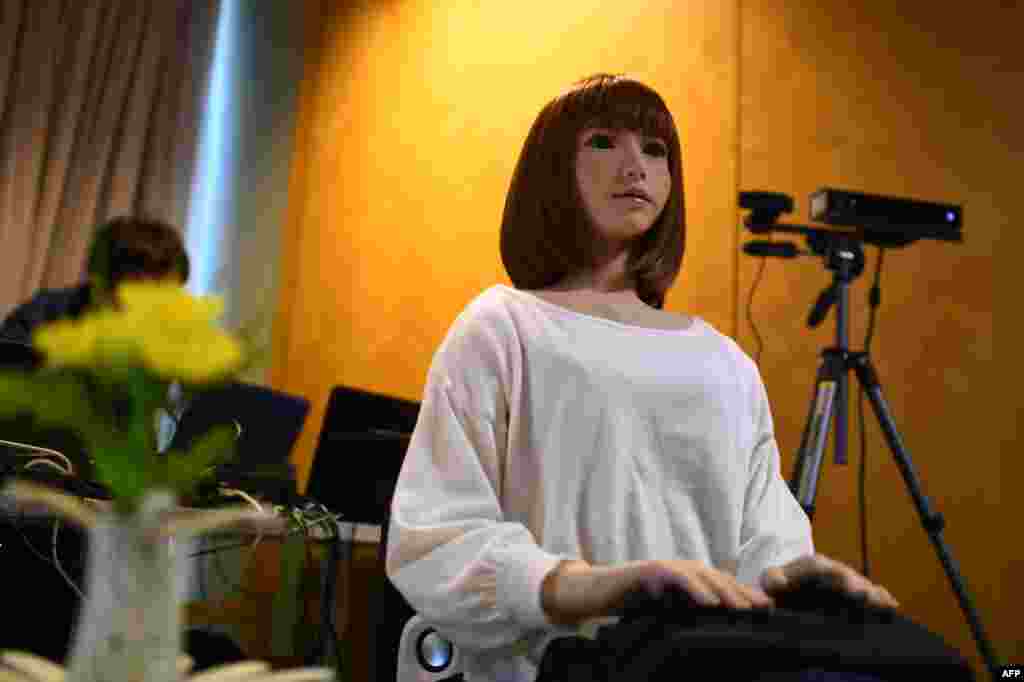 &laquo;اریکا&raquo; ربات انسان نمای ساخت ژاپن در کنفرانس بین المللی روبات های هوشمند در مادرید اسپانیا