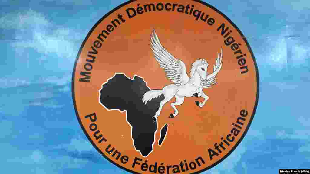 Le logo du Moden Lumana, parti de Hama Amadou, Niamey, Niger, 16 février 2016. (VOA Nicolas Pinault)