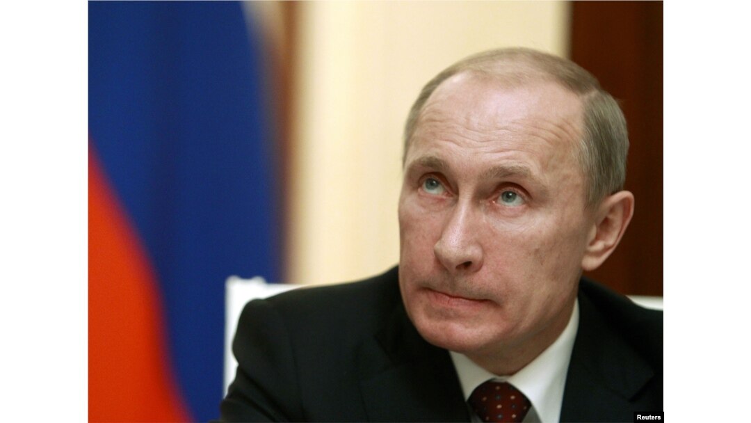Russia's President Vladimir Putin looks on during a news conference at the Kremlin in Moscow, November 8, 2012.