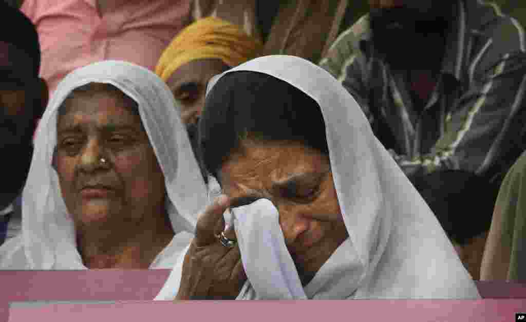 Indian family members of victims of anti-Sikh riots participate in a march against the acquittal of ruling Congress party leader Sajjan Kumar, in New Delhi.&nbsp; A court acquitted Kumar on April 30, of charges he incited mobs to kill Sikhs during the country&#39;s 1984 anti-Sikh riots. More than 3,000 Sikhs were killed.