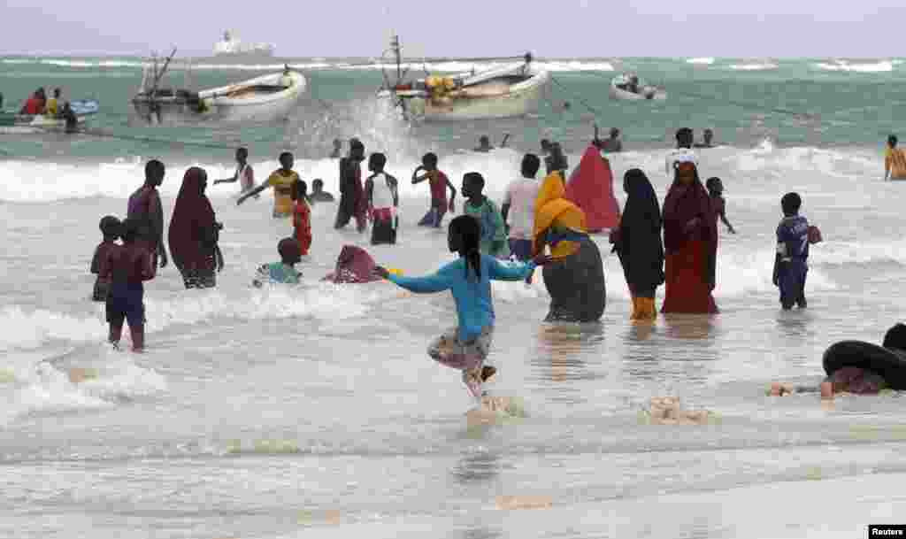 صومالیہ کے دارالحکومت موغادیشو کے شمال میں واقع لیڈو بیچ ایک زمانے میں غیر ملکیوں کے لیے خاص کشش کا باعث ہوا کرتا تھا۔