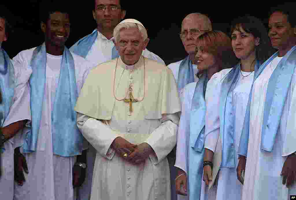 Pope Benedict poses for picture with choir members after a prayer at the Church of the Virgin of Charity of Cobre, named for Cuba's patron saint, in Santiago de Cuba, Cuba, March 27, 2012. (AP)