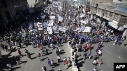 Dân Yemen xuống đường biểu tình ở thủ đô Sanna để phản đối luật cho phép Tổng Thống Ali Abdullah Saleh được miễn tố, ngày 22/1/2012