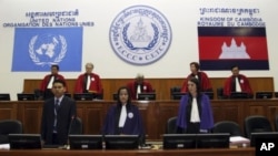 Judges stand at the start of a pre-trial chamber public hearing of former Khmer Rouge leader and head of state Khieu Samphan at the Extraordinary Chambers in the Courts of Cambodia on the outskirts of Phnom Penh. (File Photo)