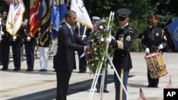 국립묘지에 헌화하는 오바마 대통령