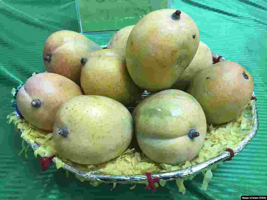 پاکستان میں آم کو پھلوں کا بادشاہ کہا جاتا ہے اور اسے ہر عمر کے افراد پسند کرتے ہیں۔