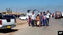 People leave their hometown Ramadi, 70 miles (115 kilometers) west of Baghdad, Iraq, April 15, 2015. 