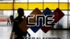 El logo del Consejo Nacional Electoral (CNE) se muestra en su sede en Caracas, en Caracas, Venezuela el 14 de mayo de 2018.