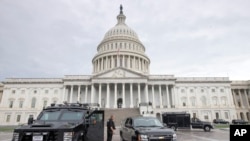 U.S. Capitol Police personnel keep watch on the East Plaza of the Capitol as the investigation continues to the shooting at the nearby Washington Navy Yard, Sept. 16, 2013.