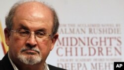 Salman Rushdie, penulis novel “The Satanic Verses” (Ayat-ayat Setan) yang dinilai menghina Islam. (Foto: Dok)