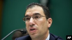 El vicepresidente de Optum/QSSI, Andrew Slavitt, fue uno de los ejecutivos que testificó sobre la página web del Obamacare.