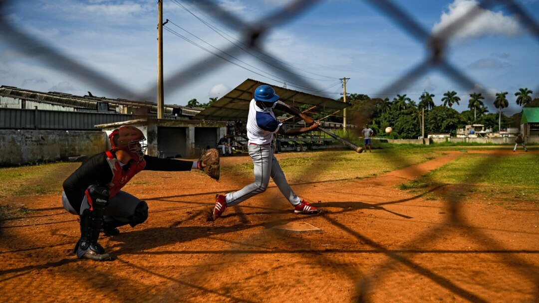 Three more Cuban baseball players leave Cuba - Lone Star Ball
