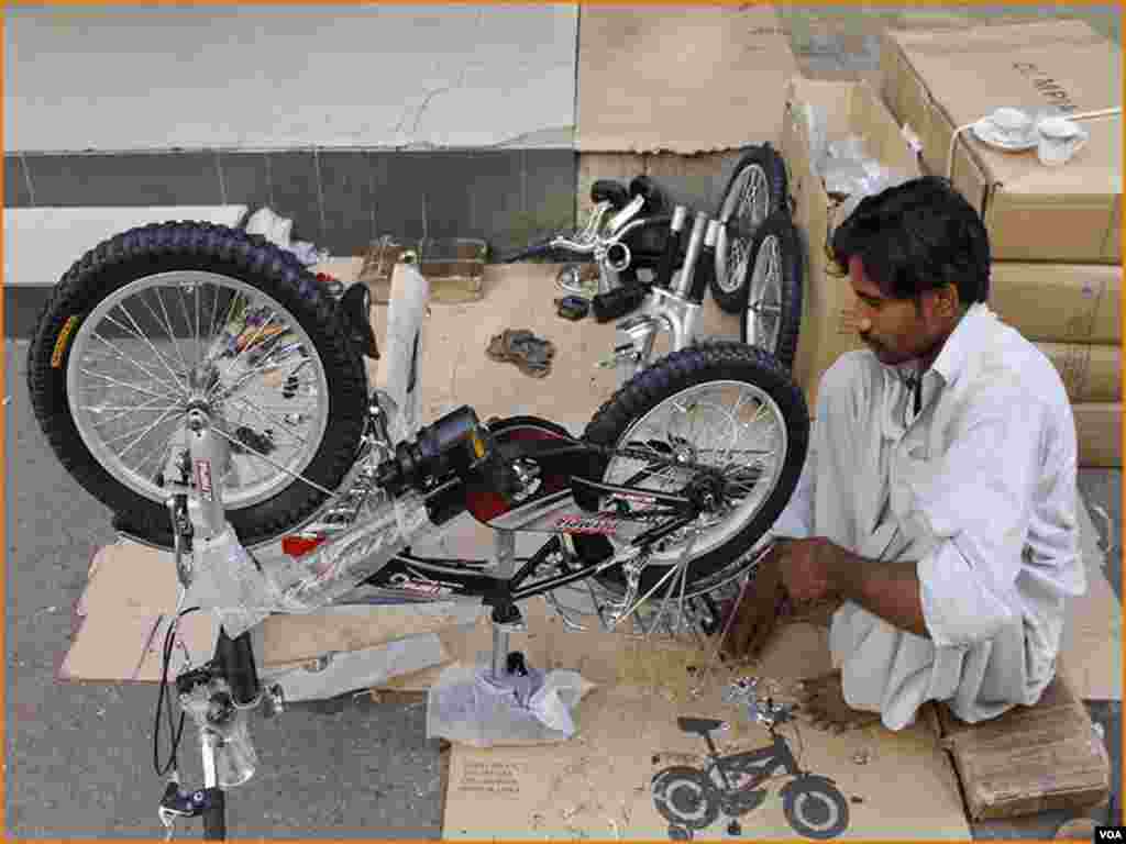 سائیکل خریدار اپنی پسند کی سائیکلوں میں اپنی مرضی کے پارٹس لگواتے ہیں