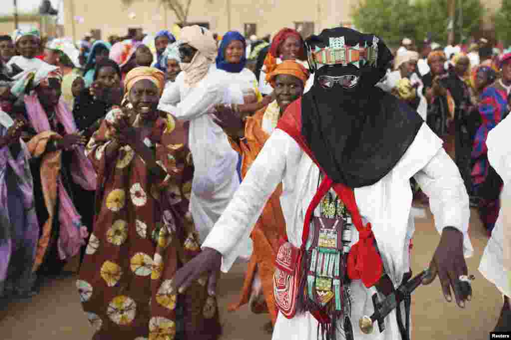 A Tuareg man dances at a campaign rally for presidential candidate Ibrahim Boubacar Keita in Timbuktu, Mali, July 24, 2013.