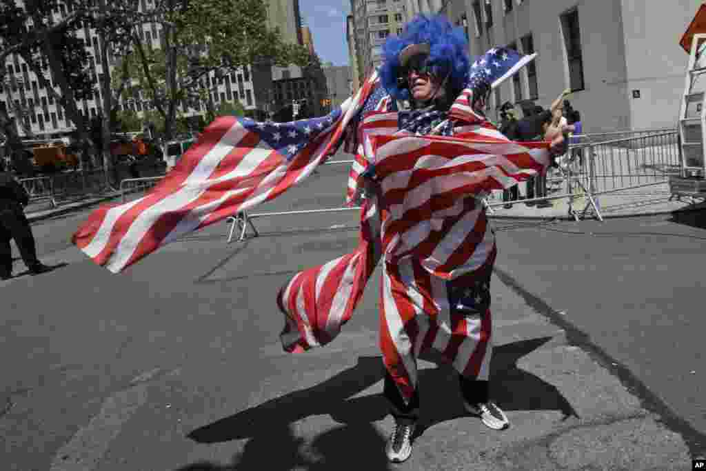 A U.S. women&#39;s soccer team fan is covered in American flags during the ticker-tape parade to celebrate their World Cup victory, July 10, 2015, in New York.