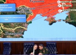 Rossiya Prezidenti Vlamidir Putin (chapda) Rossiya Qurolli kuchlari bosh shtabi rahbari Valeriy Gerasimov bilan, Moskva, Rossiya, 2021-yil, 21-dekabr