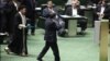 «احمدی نژاد وقت گوش کردن به سخنان نمایندگان ندارد»