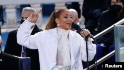 Jennifer Lopez chante lors de l'inauguration de Joe Biden en tant que 46e président des États-Unis à Washington, États-Unis, le 20 janvier 2021.