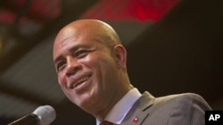 Zababben shugaban Haiti, Michel Martelly, yace kammalallen sakamakon zaben da ya ba jam'iyyarsa kujeru 3 tak a majalisar dokokin tarayya, ba na gaskiya ba ne, kuma da alamun gwamnati mai barin gado ta sauya sakamakon ne da gangan.