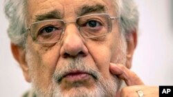 Penyanyi opera Placido Domingo dalam konferensi pers di Madrid, Spanyol, 12 Juli 2019. (Foto: AP)