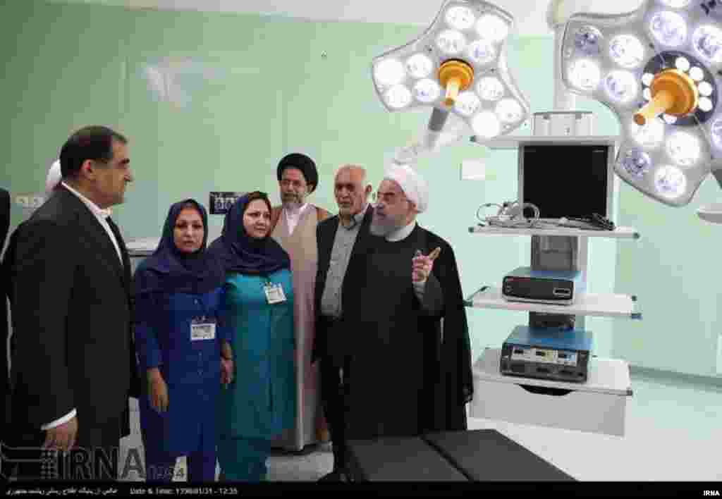 همزمان با انتخابات و پایان دوره ریاست جمهوری روحانی افتتاح و حضور رسانه ای او. افتتاح بیمارستان ٦٠٠ تختخوابی بوعلی سینا در شیراز 