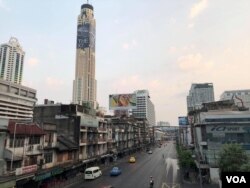 ကို႐ိုနာဗုိင္းရပ္စ္ ပ်ံ႕ႏွံ႔မႈ စိုးရိမ္စိတ္ေၾကာင့္ လူသြားလူလာ ရွင္းေနသည့္ ဘန္ေကာက္ၿမိဳ႕တြင္းတေနရာ။ (မတ္ ၁၃၊ ၂၀၂၀၊ ဓာတ္ပုံ - သားညြန္႔ဦး)
