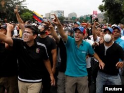 Venezuelan opposition leader and Governor of Miranda state Henrique Capriles gestures while rallying against Venezuela's President Nicolas Maduro in Caracas, April 20, 2017.