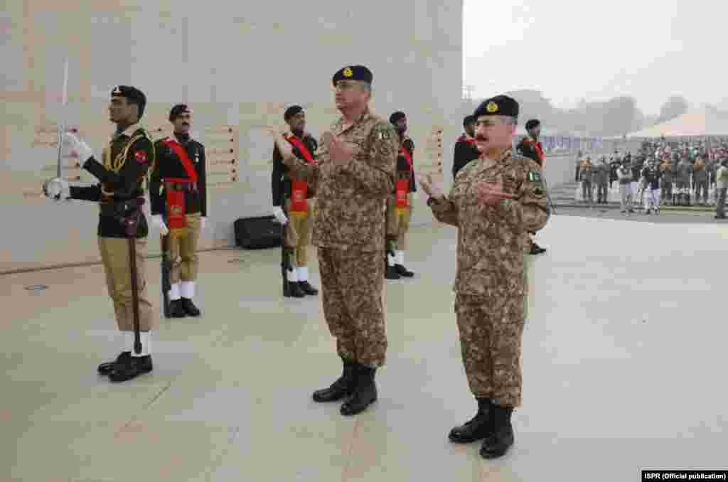 آرمی پبلک سکول میں منعقدہ تقریب سے خطاب میں پاکستانی فوج کے سربراہ جنرل قمر جاوید باجوہ نے کہا ہے اس سکول کے بچوں اور دہشت گردی کے واقعات میں ہلاک ہونے والے تمام افراد کا خون ان پر قرض ہے۔
