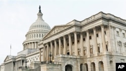 Gedung DPR Amerika, Capitol Hill, di Washington DC (Foto: dok). Kubu partai Republik di DPR Amerika menyerukan pemberlakuan pagu utang agar negara itu dapat membayar kewajiban-kewajibannya hingga pertengahan April mendatang, Jum'at (18/1).