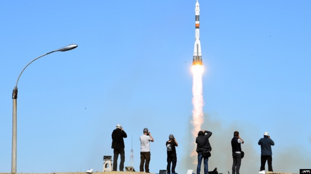 Anija e hapësirës Soyuz kthehet papritur në Tokë