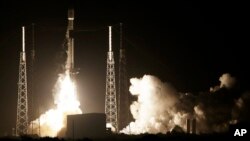 A SpaceX Falcon 9 rocket lifts off with Israel's Beresheet lunar lander at Cape Canaveral, Florida, Feb. 21, 2019.