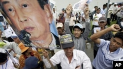 Cambodian supporters of Mam Sonando, one of Cambodia’s most prominent human rights defenders, protest in front of the Phnom Penh Municipal Court, in Phnom Penh, Cambodia, Monday, Oct. 1, 2012. Some 300 supporters gathered to demand the release of local radio station owner Mam Sonando, who is accused of leading a secession.