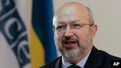 Sekjen Organisasi Keamanan dan Kerjasama Eropa (OSCE) Lamberto Zannier (foto: dok). OSCE mengecam larangan terhadap 41 wartawan untuk memasuki Ukraina. 