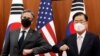 美国国务卿布林肯在首尔与韩国外长郑义溶会晤。（2021年3月17日）