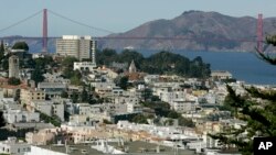 La ville de San Francisco vue du Golden Gate Bridge mardi 17 octobre 2006.