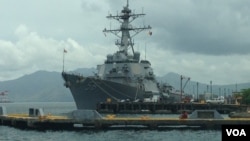 The USS John S. McCain destroyer at Subic Bay, Philippines, June 26, 2014. (Simone Orendain/VOA)