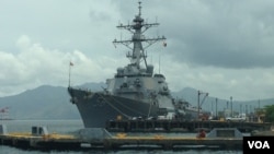 Khu trục hạm USS John S. McCain trong Vịnh Subic, Philippines, 26/6/14