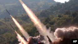 Pemerintah Korea Utara menunjukkan uji sistem senjata militer di Korea Utara. (Foto: Kantor Pusat Berita Korea via AP)