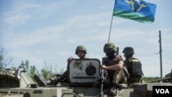نیروهای اوکراین در اسلوویانسک در شرق اوکراین، ۱۰ ژوئیه ۲۰۱۴